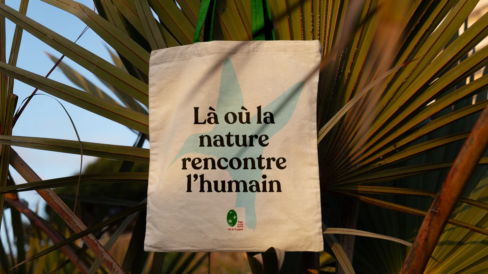 Sac en toile « Là où la nature rencontre l’humain » (mise en situation)